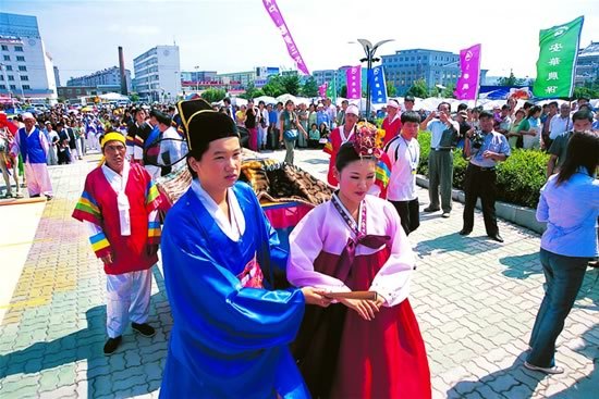 Phong tục cưới xin truyền thống đắt đỏ ở Hàn Quốc