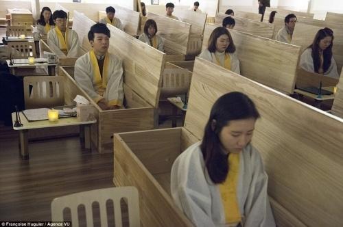 Khám phá trường học dạy "chết" ở Hàn Quốc
