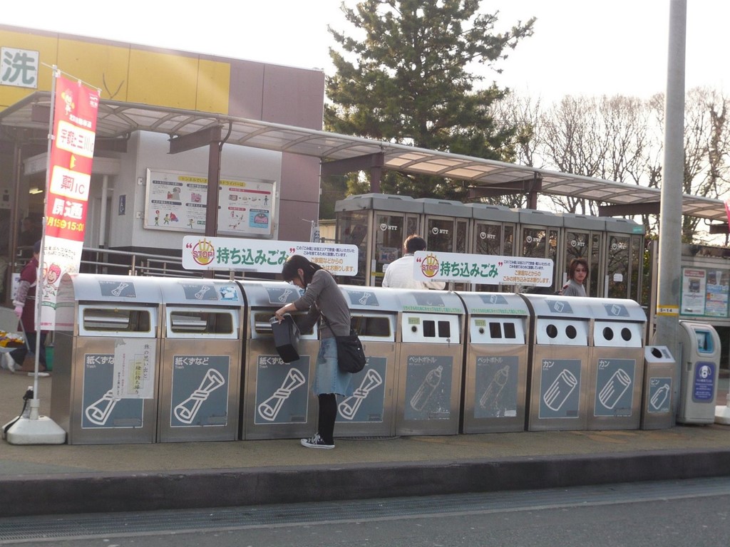 Thói quen mang rác về nhà của người Nhật Bản