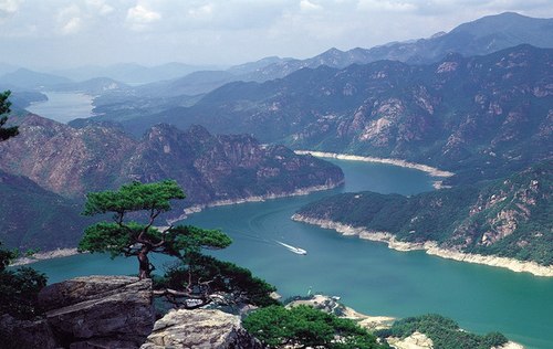 22-thang-canh-dep-me-hon-o-han-quoc-ho-chungju