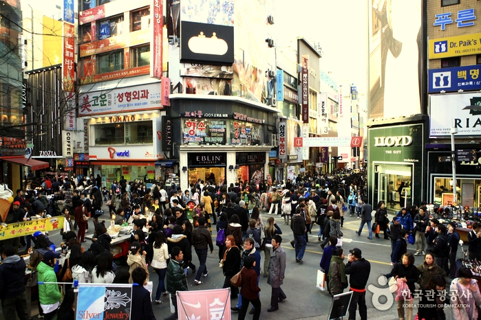 dia-diem-mua-sam-quan-ao-re-va-dep-tai-han-quoc-cho-Myeongdong
