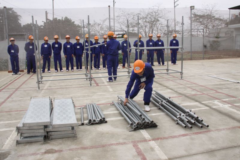 don-hang-xay-dung-thi-cong-gian-giao-va-cong-trinh-cong-cong-o-nhat-ban