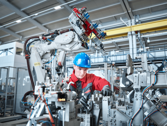 thoeni lehre bei thoeni mechatronik