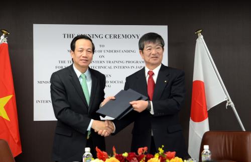 Trao bản ghi nhớ về Chương trình thực tập sinh tại Việt Nam giữa Chủ tịch IM và Bộ trưởng Bộ lao động, thương binh xã hội